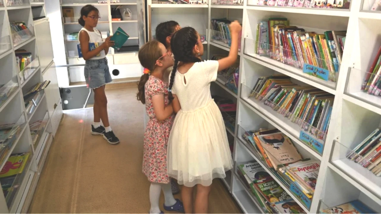Karabağlar'da Her Çocuğa Bir Kitap! Okuma Seferberliği Başlıyor