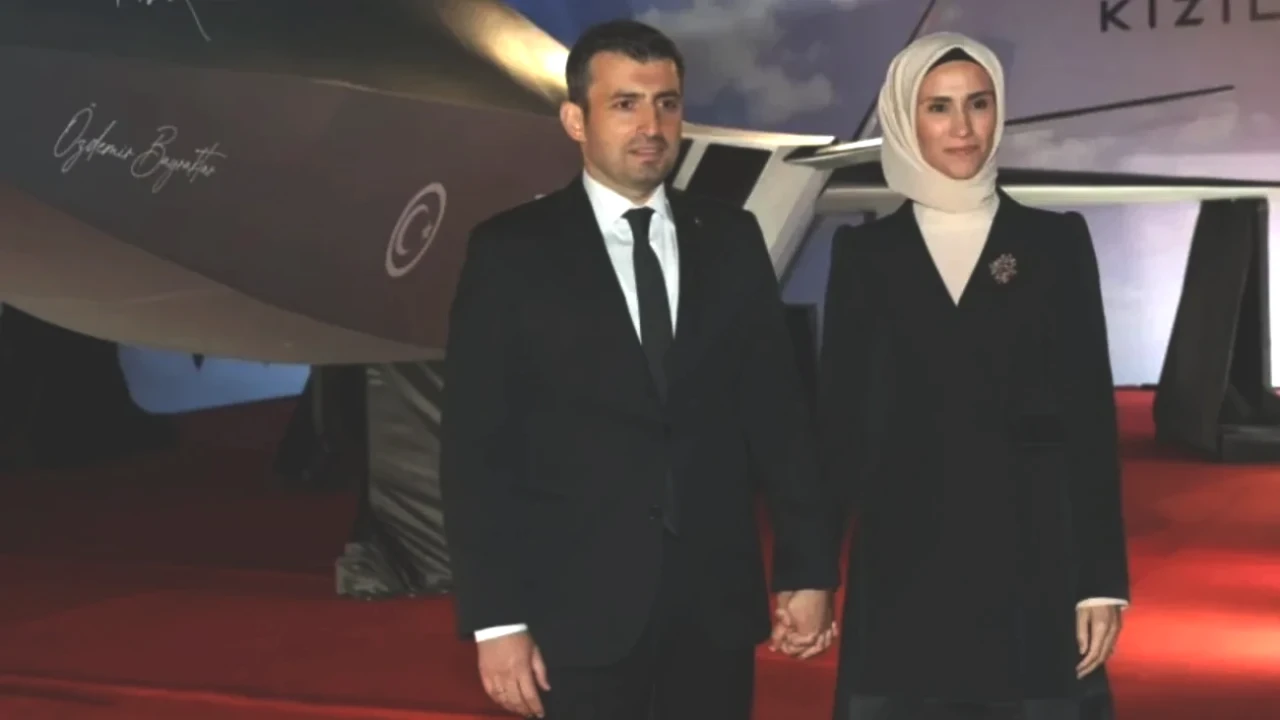 Selçuk Bayraktar'ın Eşi Sümeyye Bayraktar'a Sıcak Karşılaması! Sosyal Medyanın Gözdesi Oldu