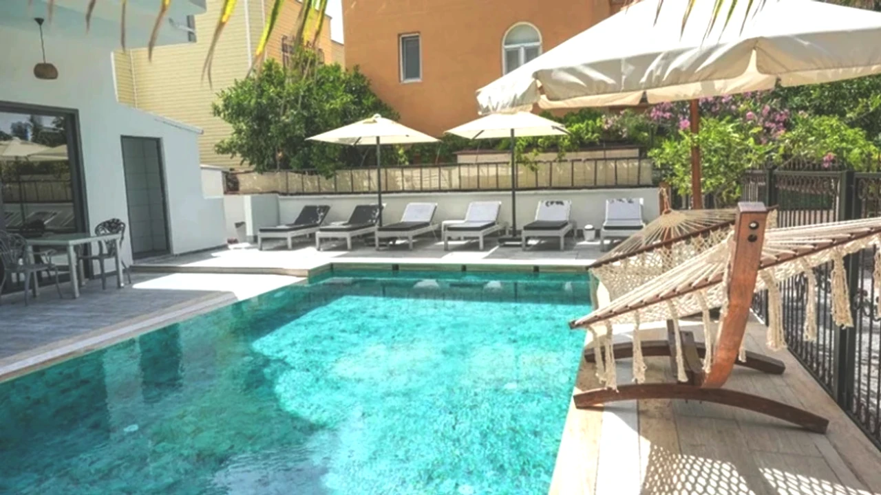 Otel ve Tatil Köyleri İçin Devrim Niteliğinde Değişiklikler: Ruhsat ve Hizmet Şartları Yenileniyor!