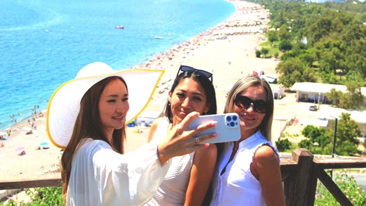 Antalya'ya Avrupalı Turist Yağmuru! Turizmde Rekor Artış Yaşanıyor