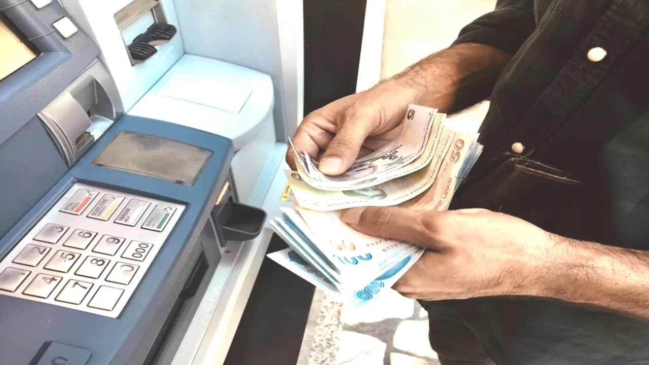 Bankada Parası Olanlar İçin Şok Uygulama! Artık ATM'den Nakit Çekilemeyecek!