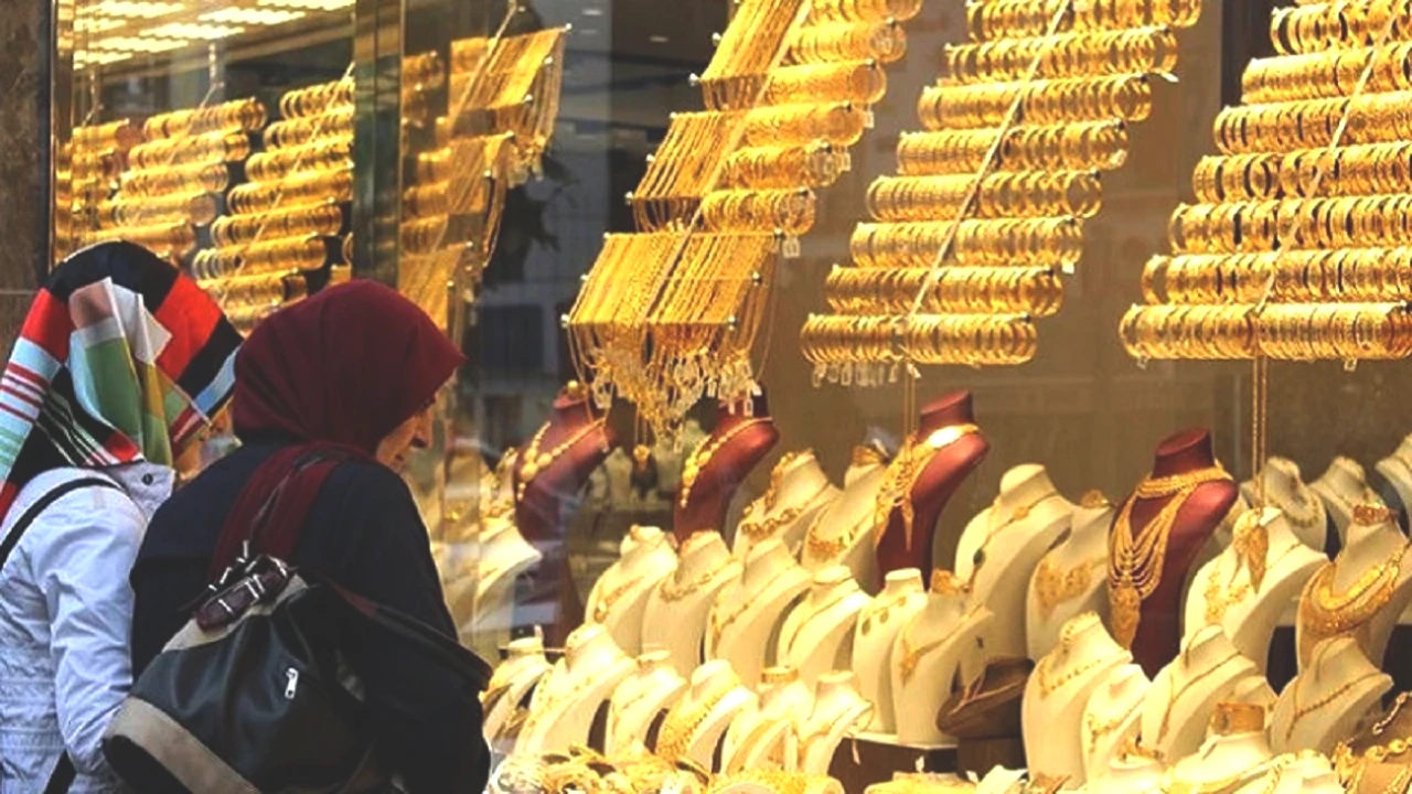 Gram Altın Fiyatlarında Rekor Artış! Kuyumcular Yıl Sonu Beklentilerini Açıkladı