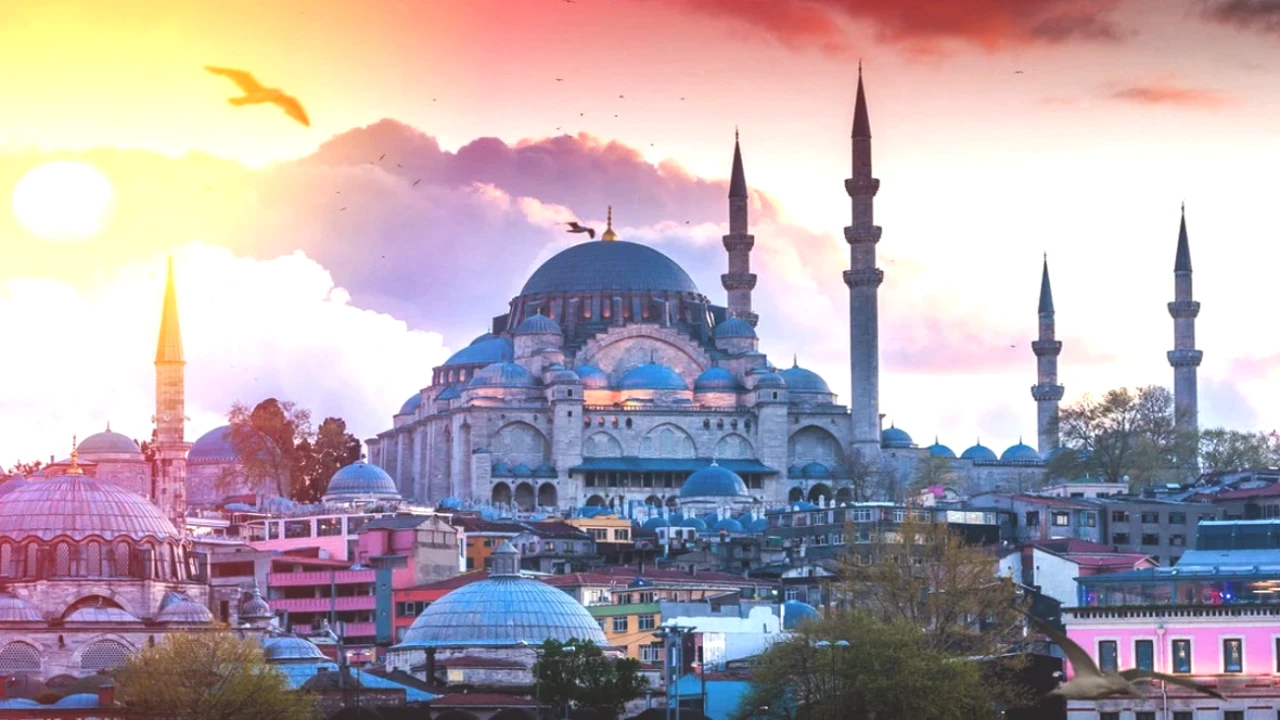 İstanbul'da Sıcaklık Rekoru! Yarın 36 Dereceyi Görecek İlçeler Belli!