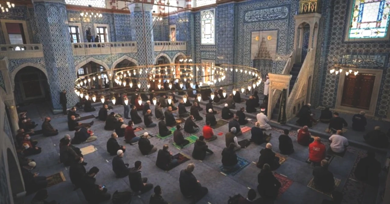 Cuma Namazı Kılma Rehberi: Diyanet'in Önerileriyle Doğru Adımlar