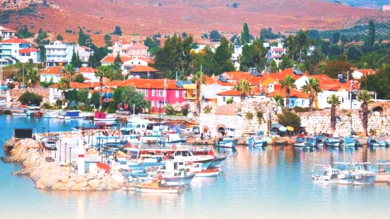 İzmir'de Yavaşlayan Hayat: Tarihi Kaleden Antik Kente Gizli Cennet!