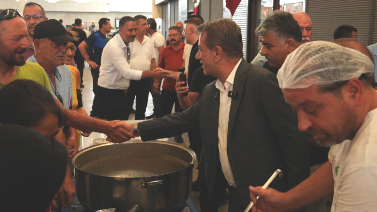 Başkan Yetişkin Cuma Pazarı'nda Vatandaşlarla Buluşarak Çeşitli Hizmetleri Tanıttı!