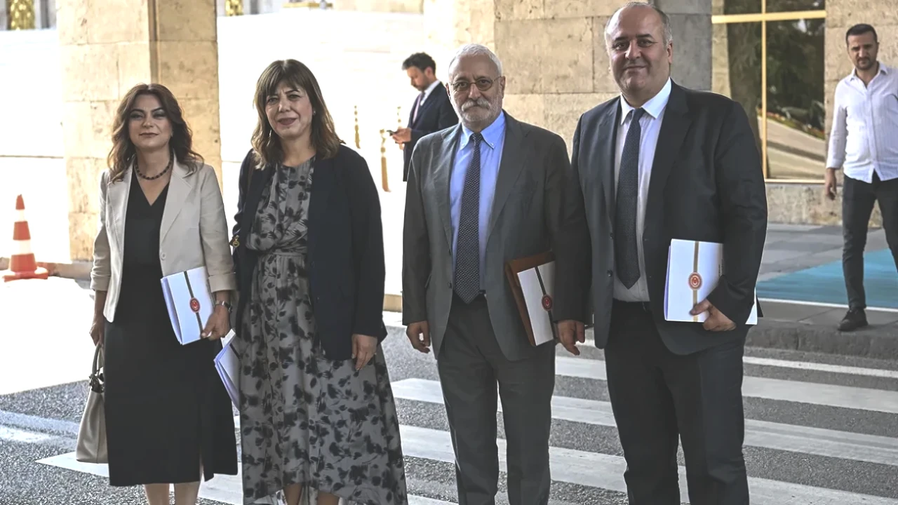 DEM Parti'den Kritik Talepler: Demirtaş'ın Tahliyesi ve Öcalan'a Umut Hakkı!