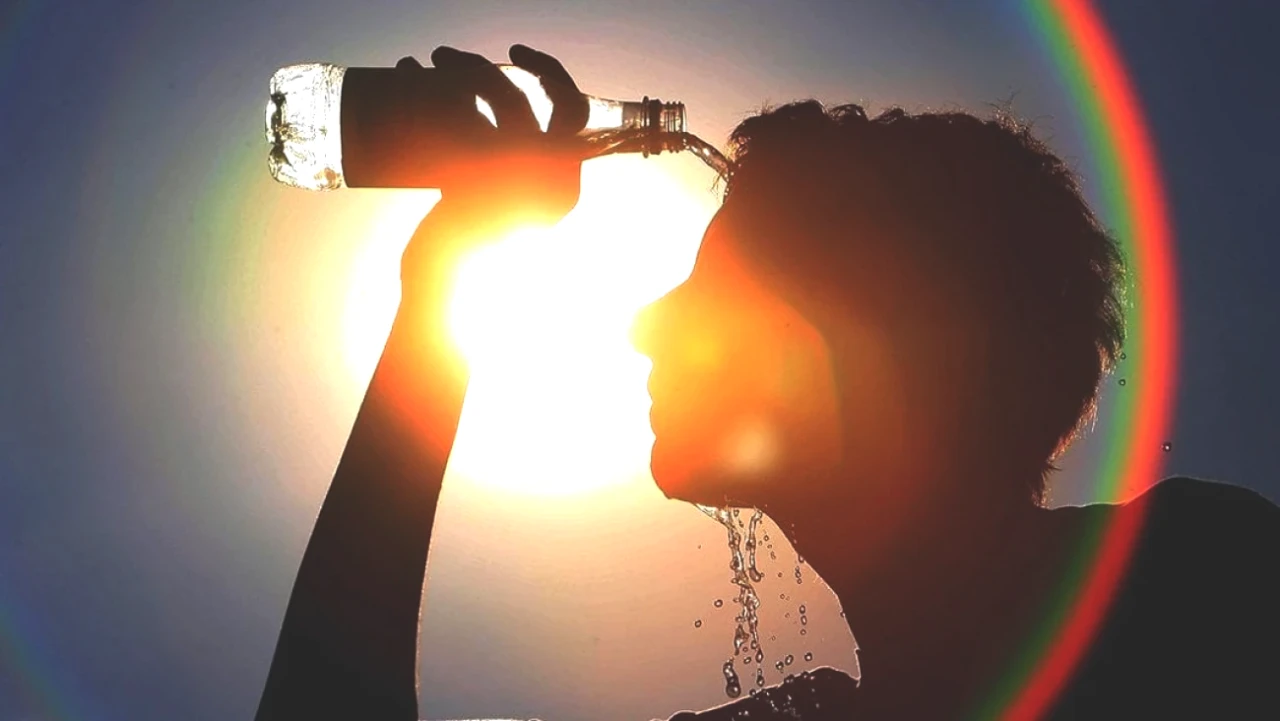 Türkiye'de Sıcaklık Rekorları Kırılıyor! 10 İlde 40 Dereceyi Geçti!